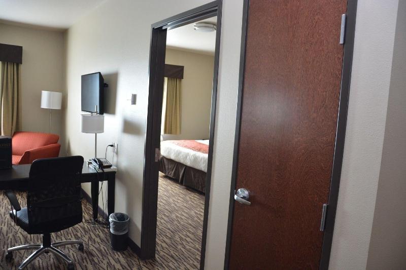 Roosevelt Inn And Suites image