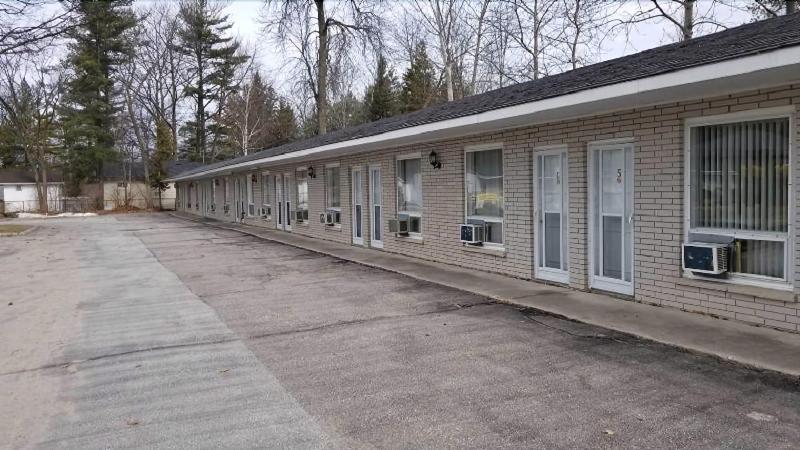 Wasaga Beach Inn And Cottages image