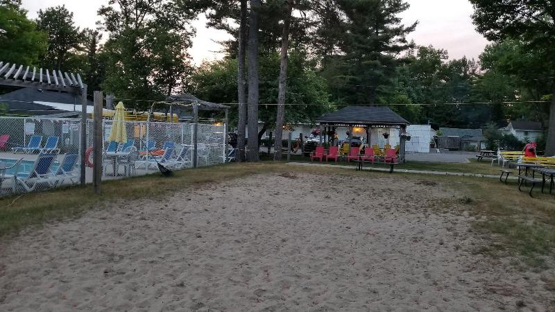 Wasaga Beach Inn And Cottages image