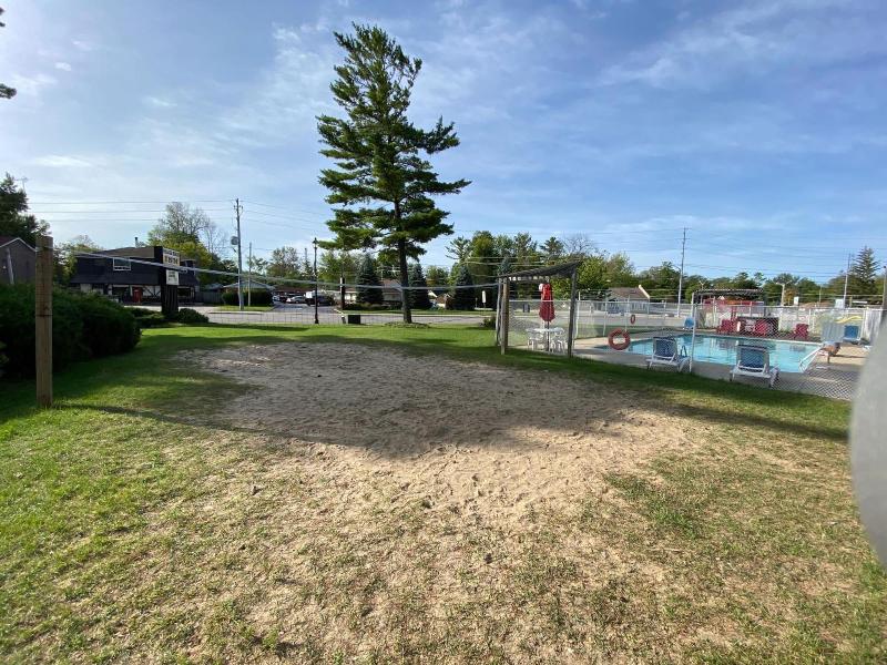 Wasaga Beach Inn And Cottages image