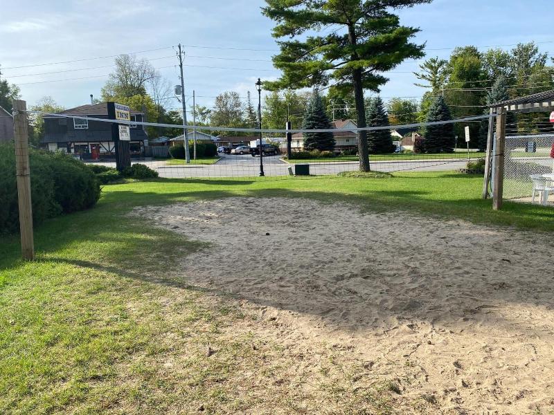 Wasaga Beach Inn And Cottages image