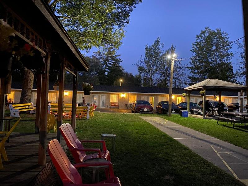 Wasaga Beach Inn And Cottages image