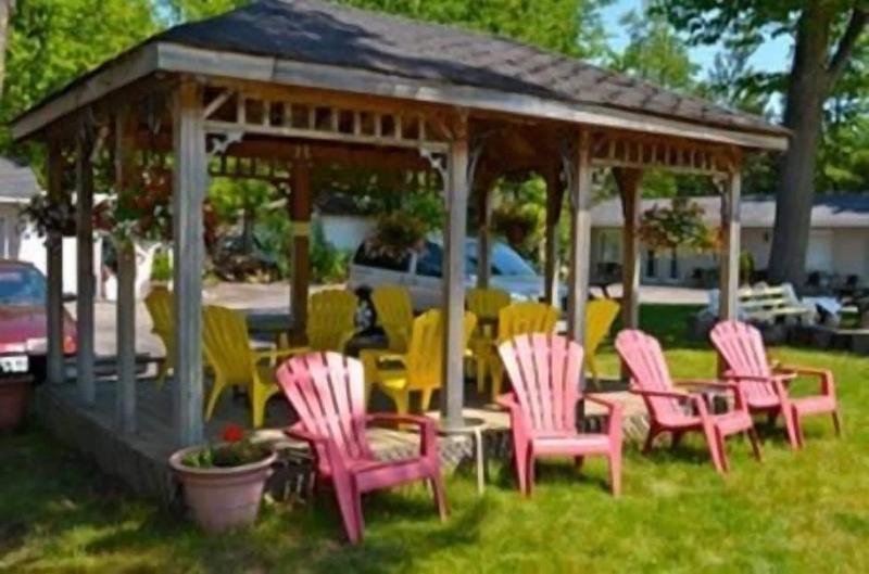 Wasaga Beach Inn And Cottages image