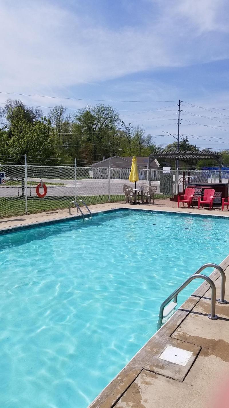 Wasaga Beach Inn And Cottages image