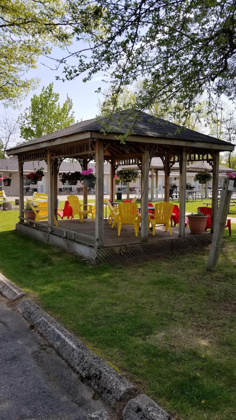Wasaga Beach Inn And Cottages image