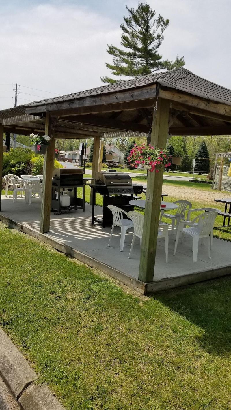 Wasaga Beach Inn And Cottages image