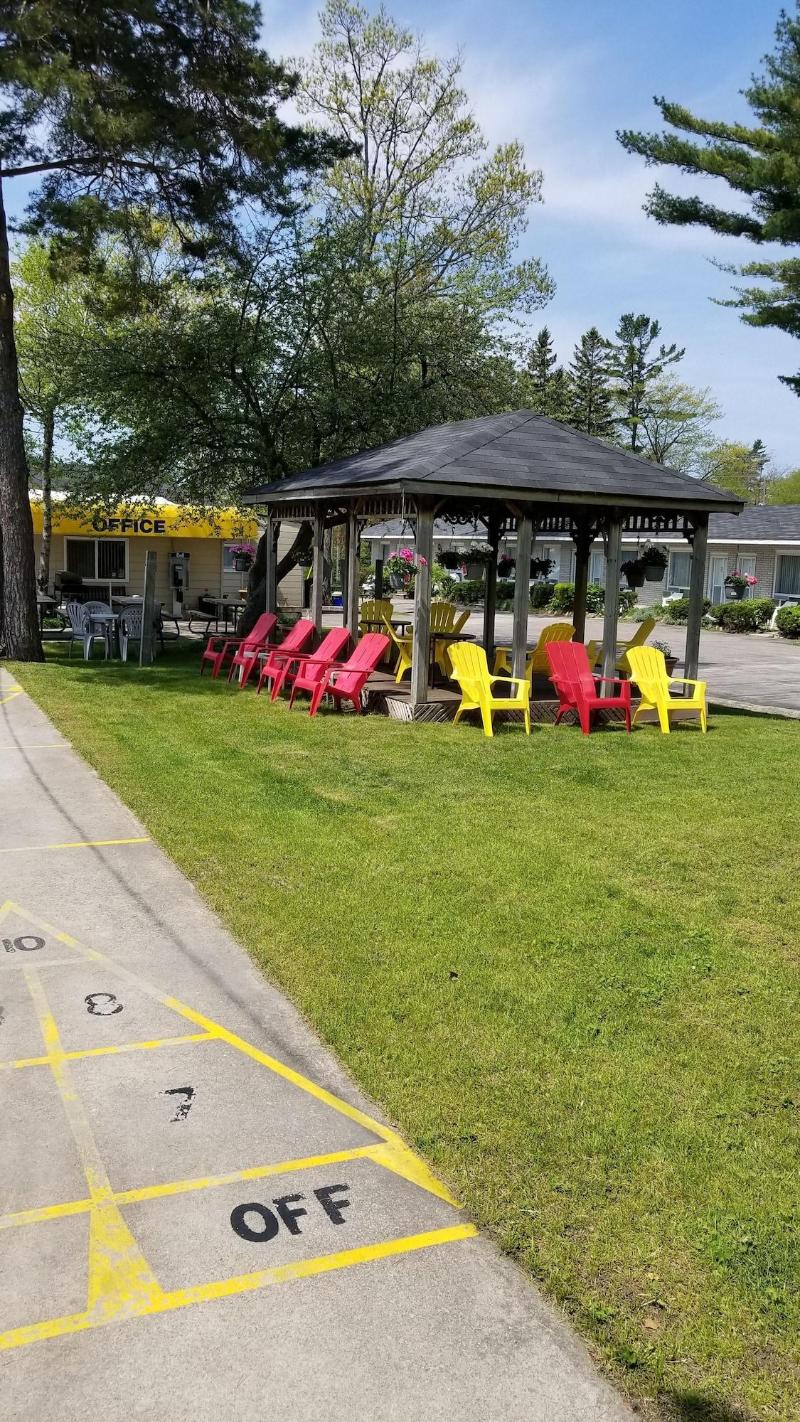 Wasaga Beach Inn And Cottages image