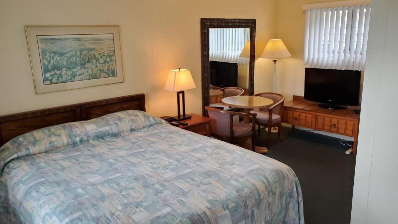 Wasaga Beach Inn And Cottages image