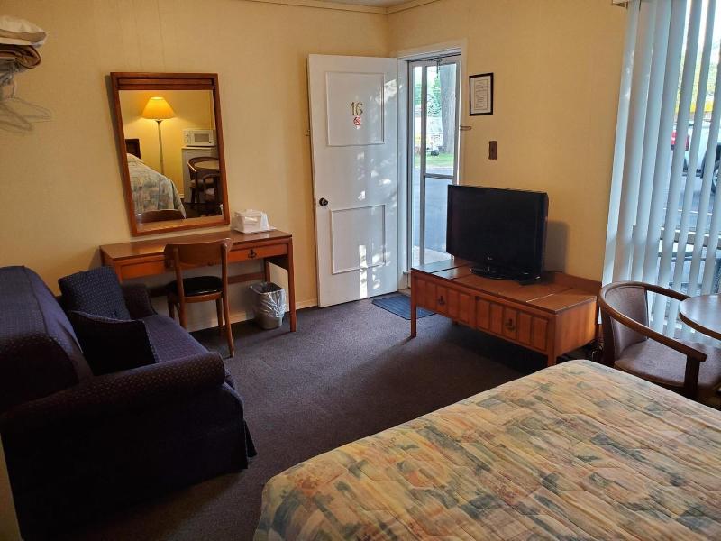 Wasaga Beach Inn And Cottages image