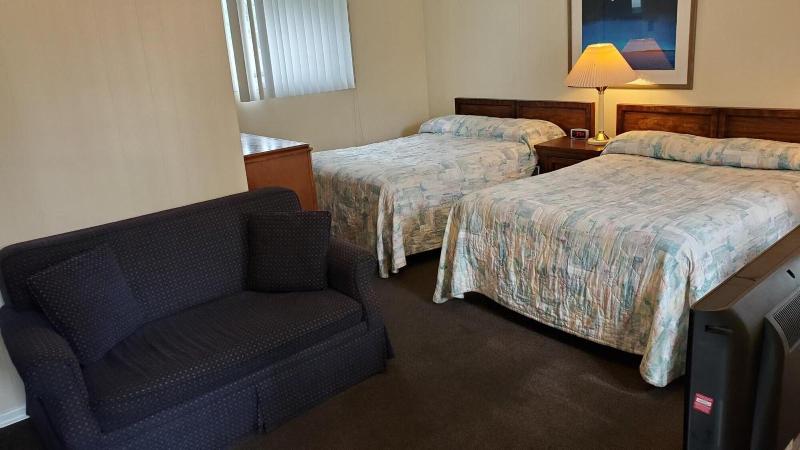 Wasaga Beach Inn And Cottages image