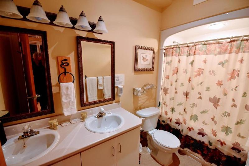 The Burleigh Falls Inn & Suites — photo 11