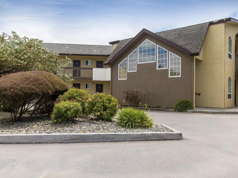 Anchor Beach Inn image
