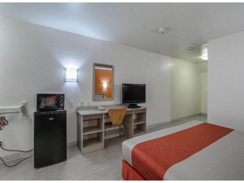 Motel 6-Pasadena, TX GA image