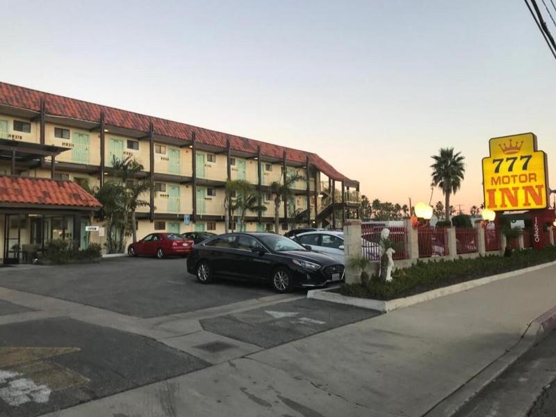777 Motor Inn image