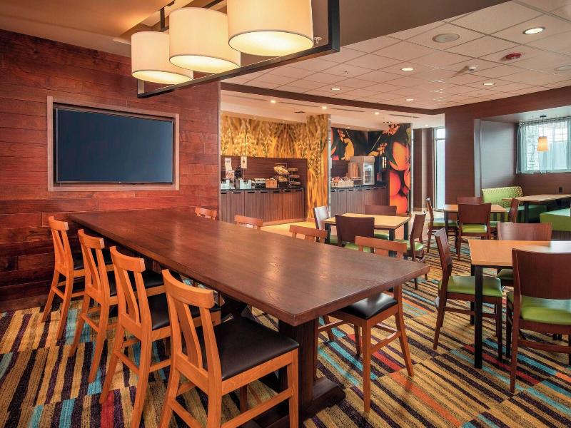 Fairfield Inn & Suites by Marriott Harrisburg Inte image