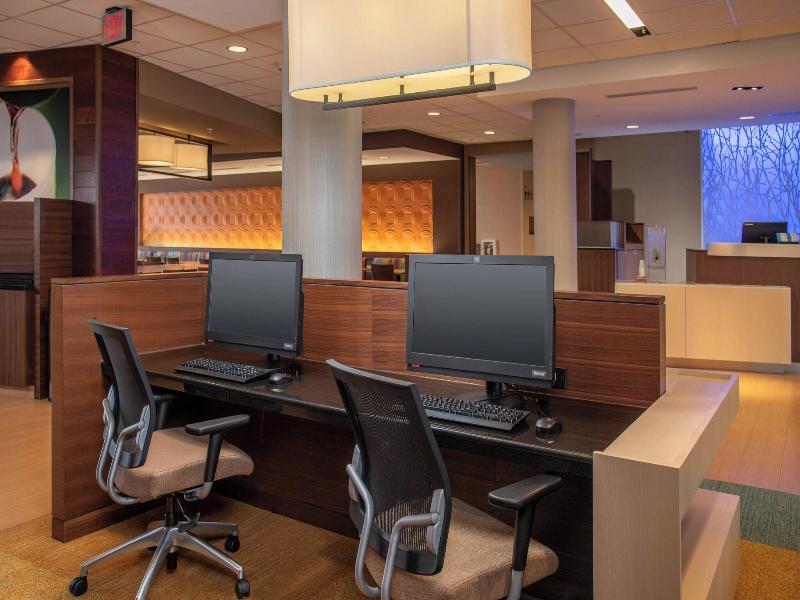 Fairfield Inn & Suites by Marriott Harrisburg Inte image