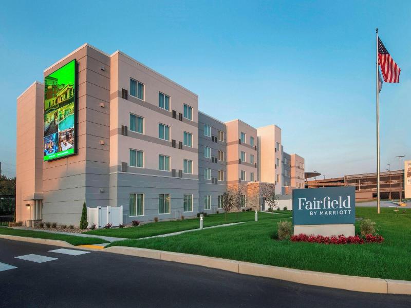Fairfield Inn & Suites by Marriott Harrisburg Inte image