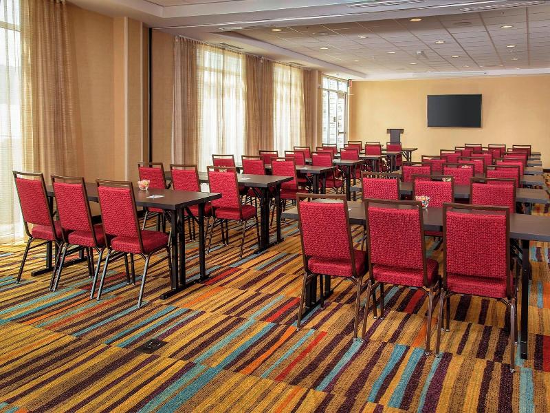 Fairfield Inn & Suites by Marriott Harrisburg Inte image