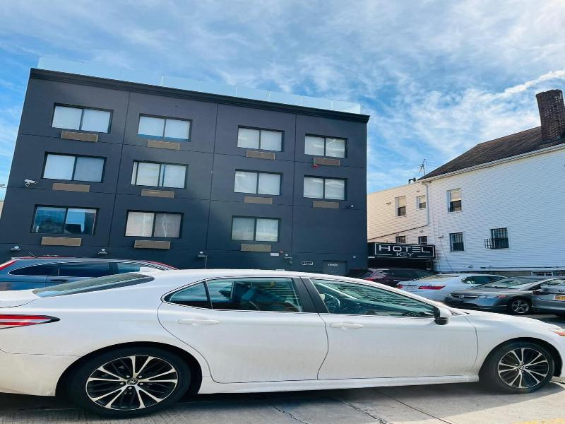Hotel Key Laguardia Airport image
