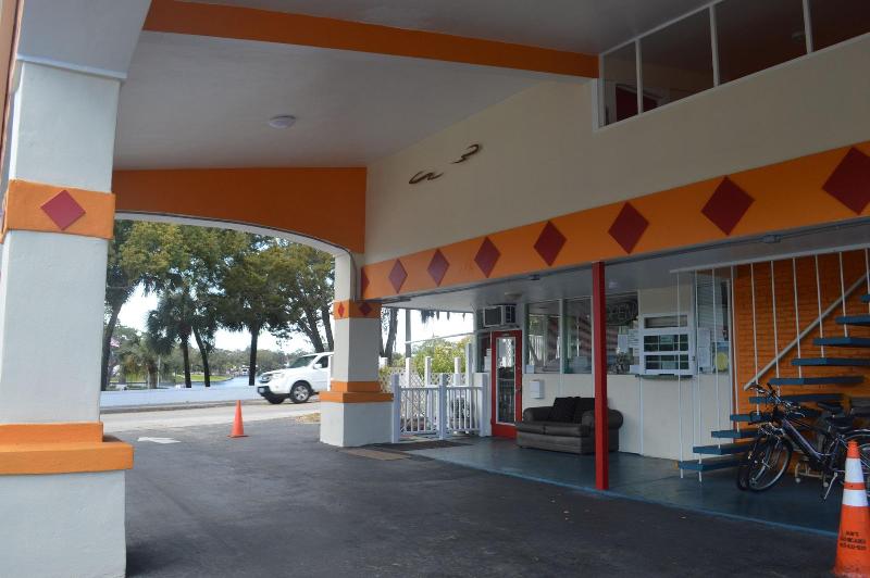 Tarpon Inn image