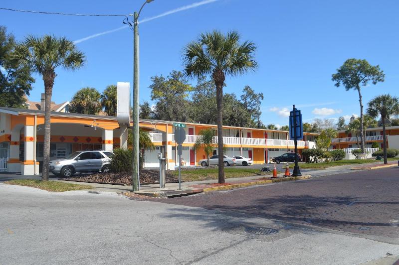 Tarpon Inn image