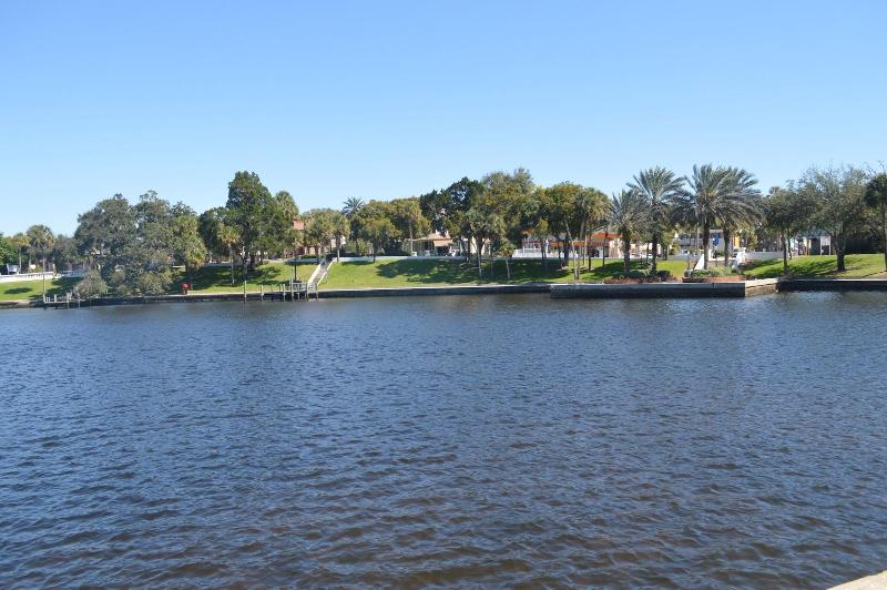 Tarpon Inn image