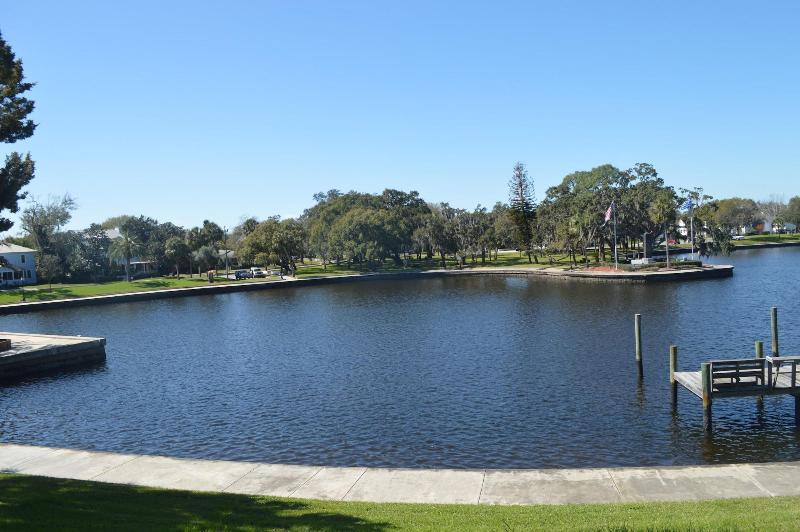 Tarpon Inn image
