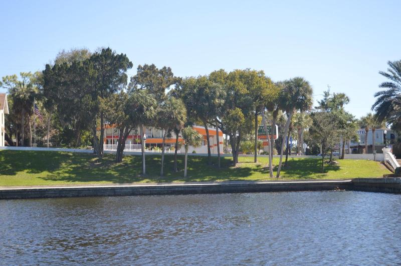 Tarpon Inn image