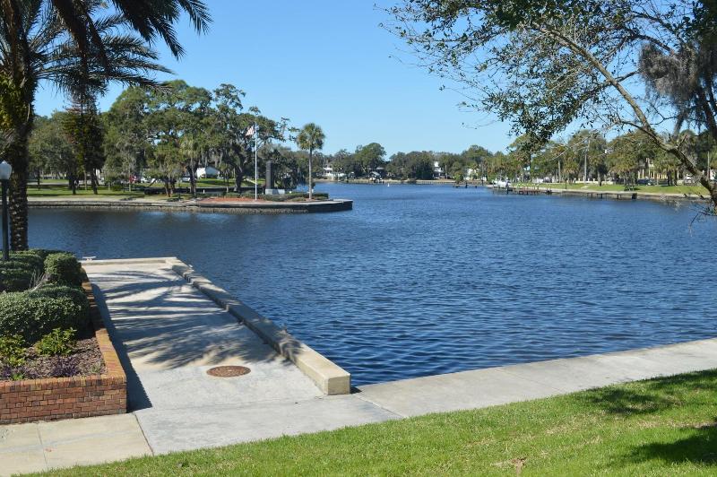 Tarpon Inn image