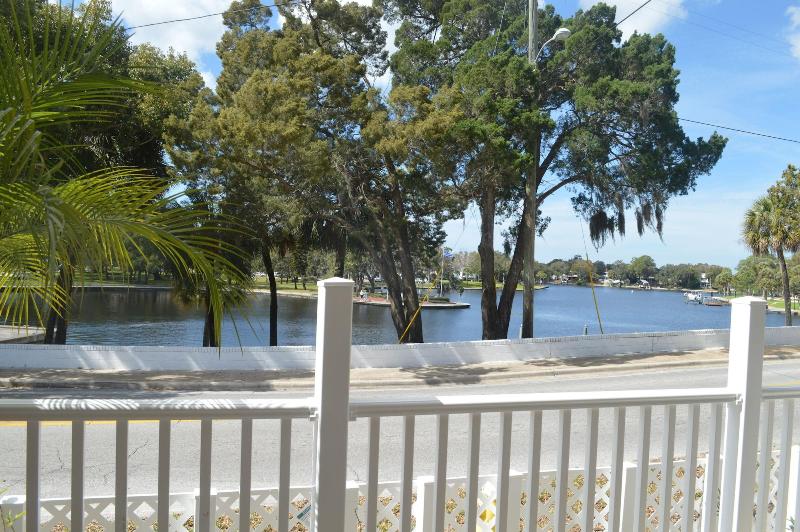 Tarpon Inn image