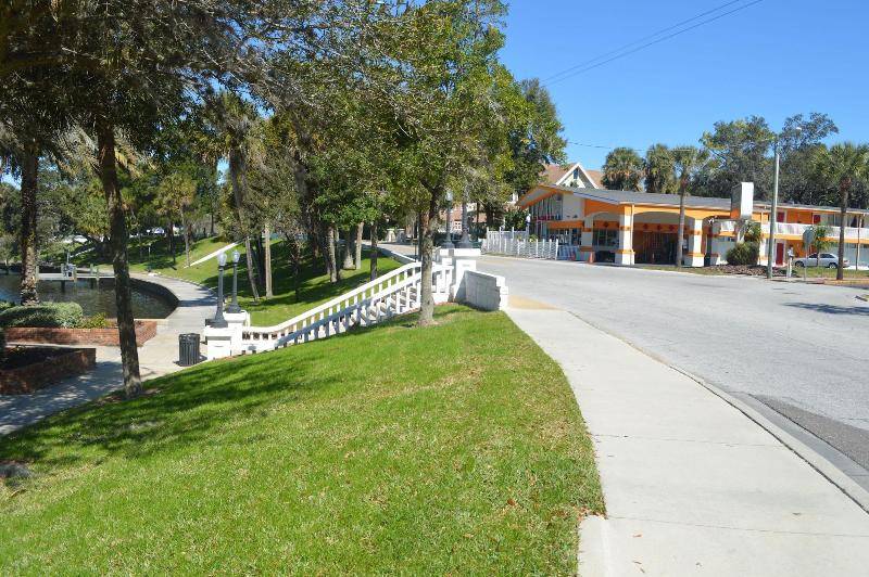Tarpon Inn image