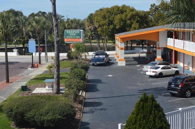 Tarpon Inn image