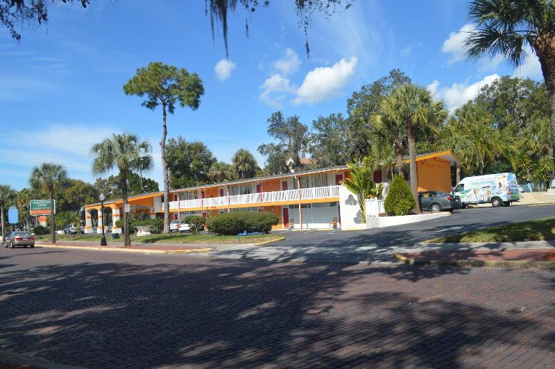 Tarpon Inn image