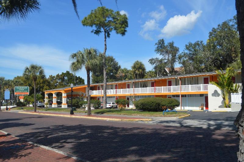 Tarpon Inn image