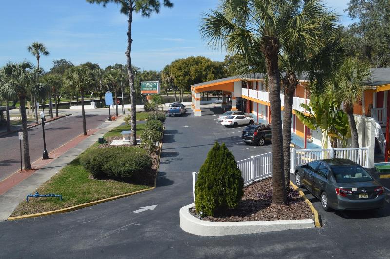 Tarpon Inn image