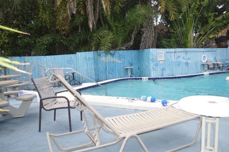 Tarpon Inn image