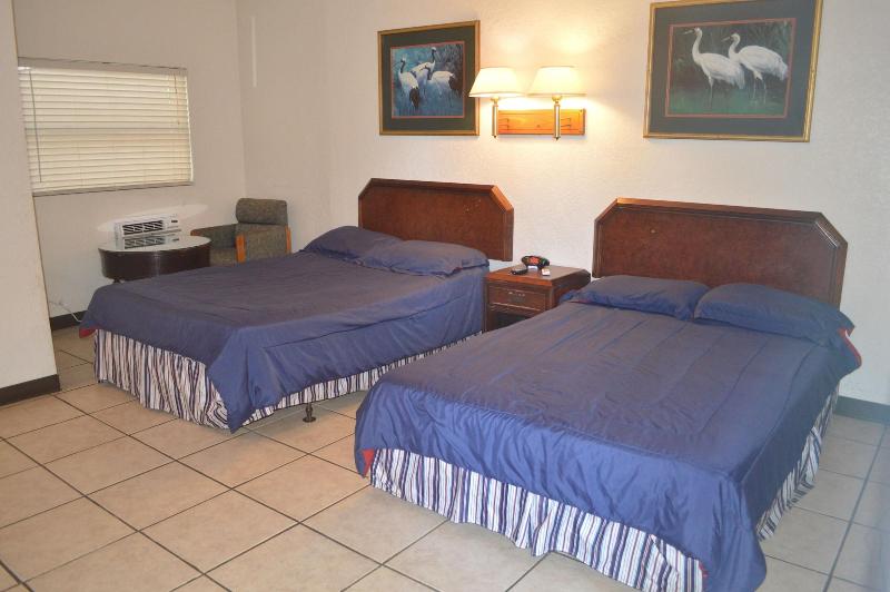 Tarpon Inn image