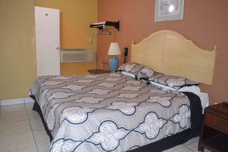 Tarpon Inn image