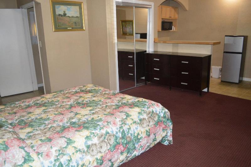 Tarpon Inn image