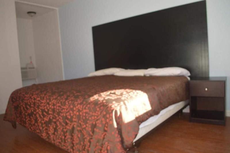 Tarpon Inn image