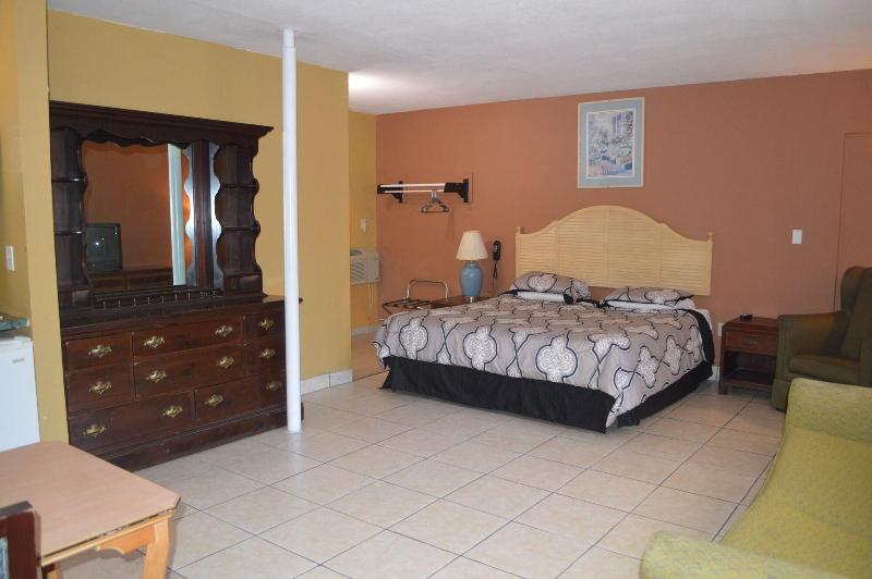 Tarpon Inn image