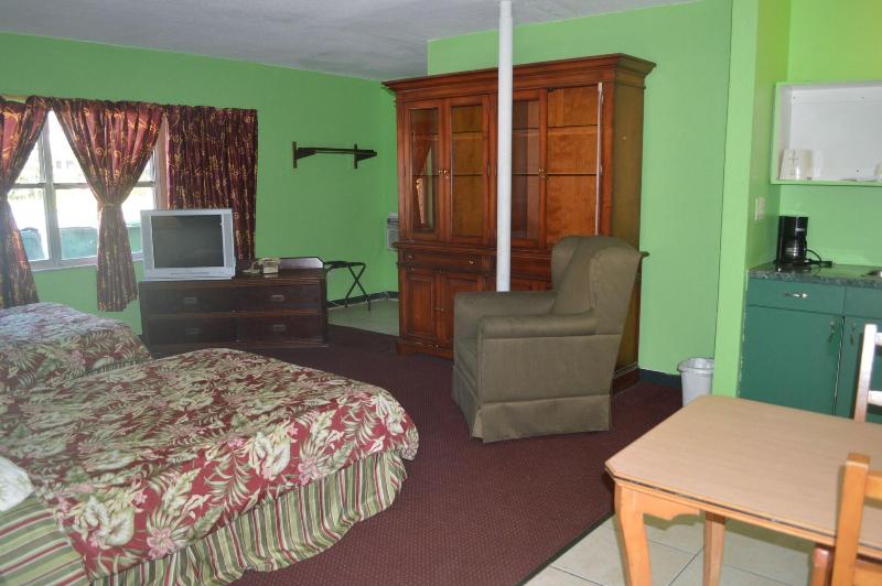 Tarpon Inn image