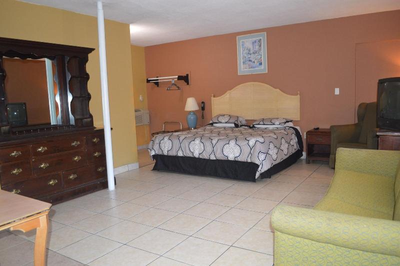 Tarpon Inn image