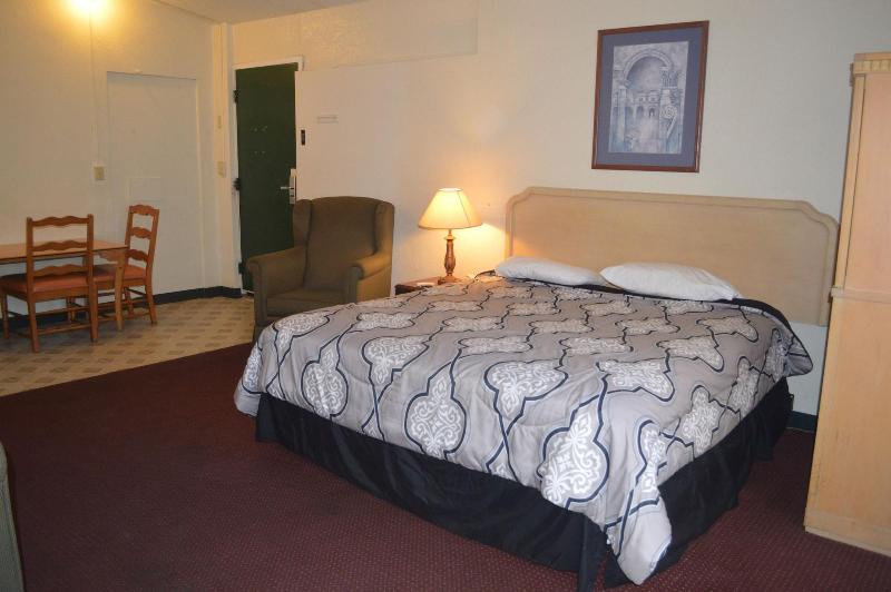 Tarpon Inn image