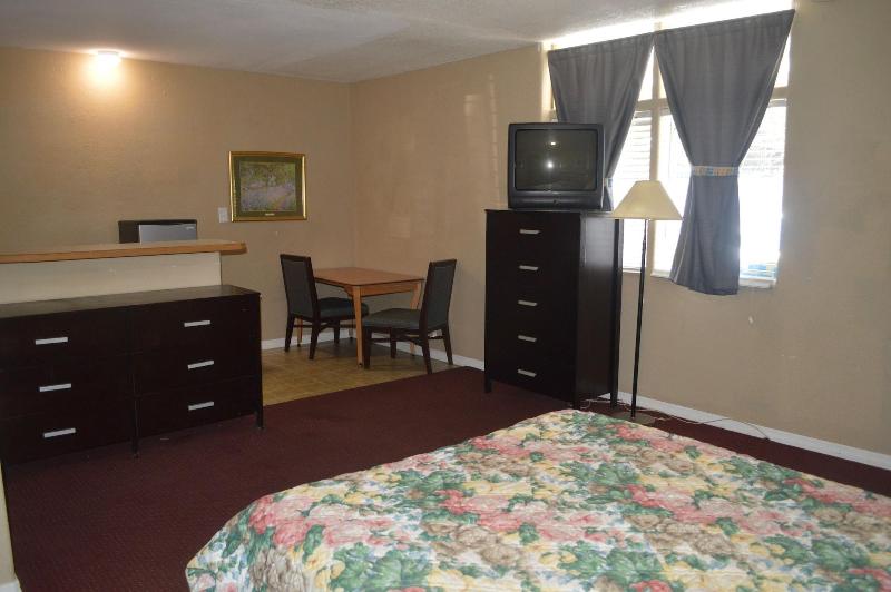 Tarpon Inn image