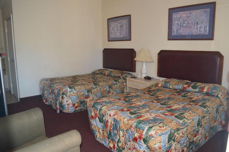 Tarpon Inn image