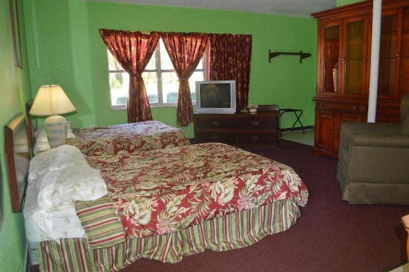 Tarpon Inn image