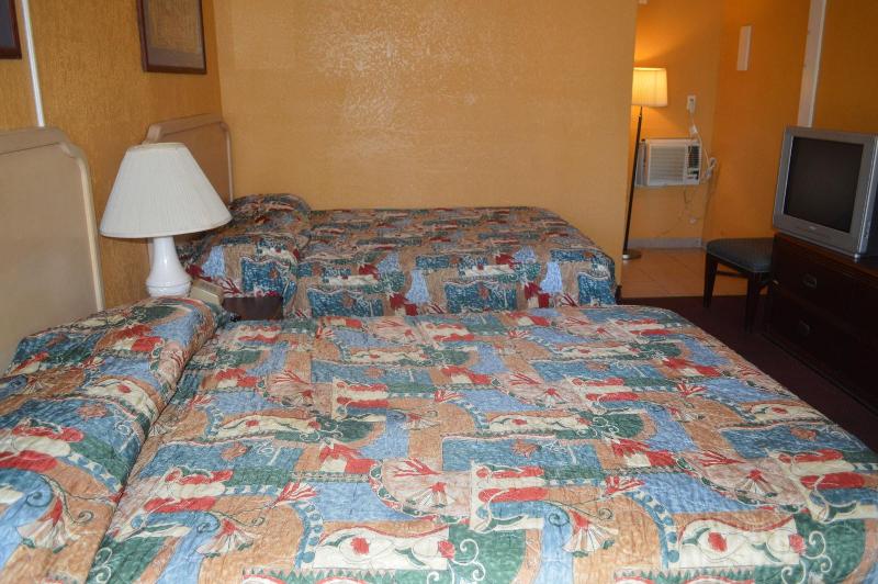 Tarpon Inn image