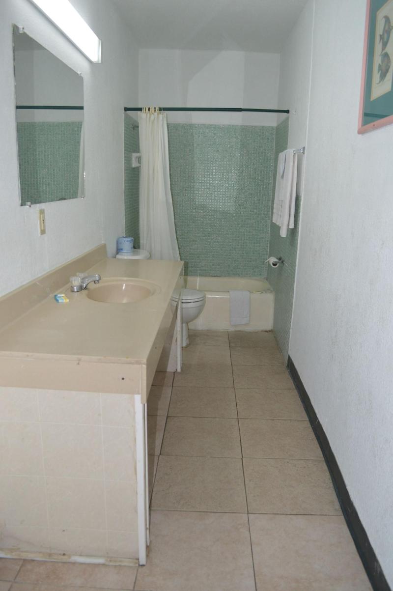 Tarpon Inn image