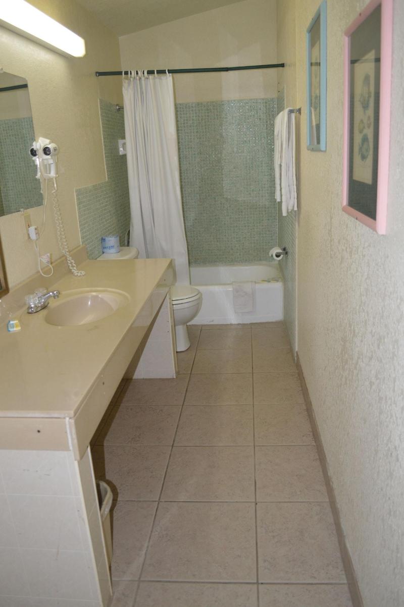 Tarpon Inn image